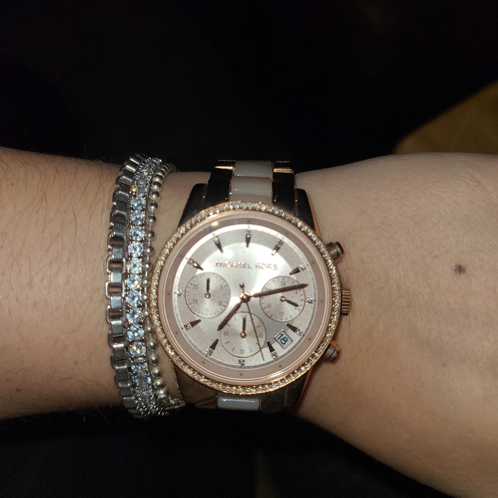Michael Kors Rose Gold Watch - Picture 2 of 3